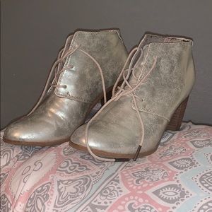 Tom’s Metallic Boots Size 9 EEUC